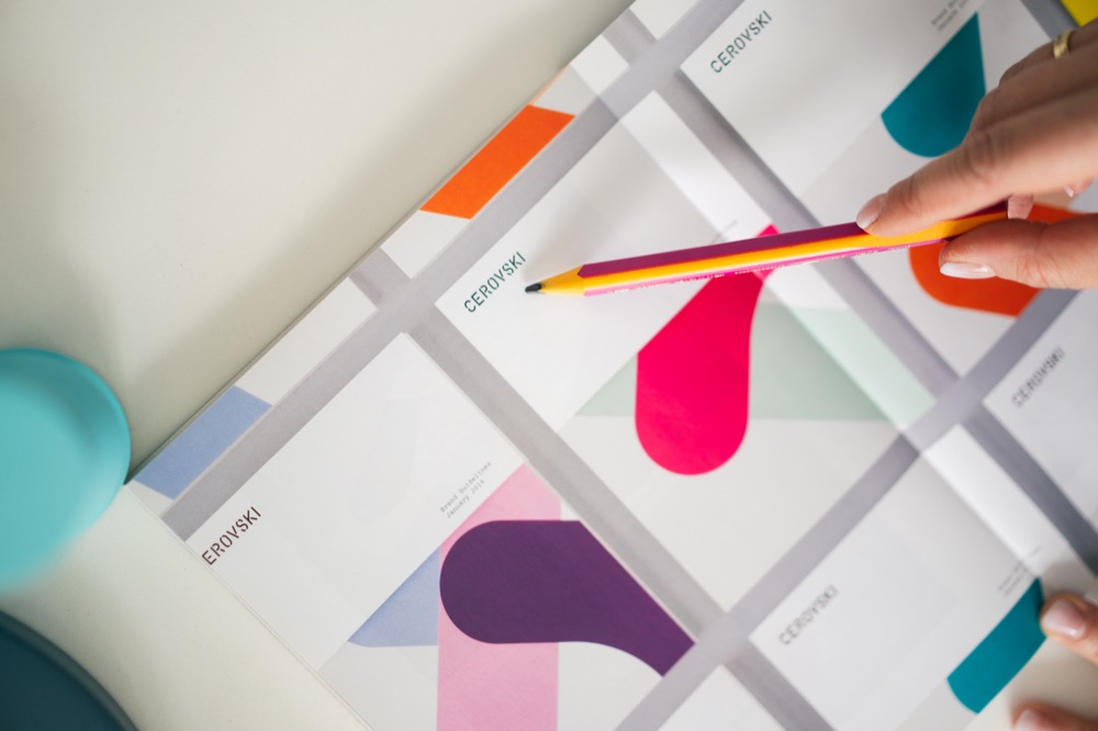 Projektowanie materiałów – ilustracja do artykułu o lokalnym SEO